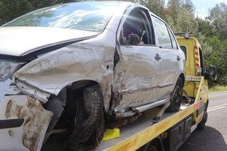 Řidička na Sokolovsku přejela v zatáčce do protisměru, po nehodě nadýchala 4,39 promile - Novinky