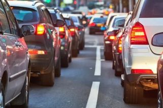 Řidiči budou smět vyjet jen obden. V Evropě se chystá drastické opatření kvůli drahým palivům