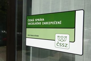 Žena loni požádala o důchod až v 81 letech