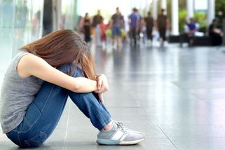 Kvůli škole volají děti na Linku bezpečí už o prázdninách. Linka nestíhá, sebevraždy řeší až dvacetkrát denně