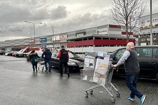 Lidl outlet způsobil nákupní šílenství. Hodinové fronty už ale opadají