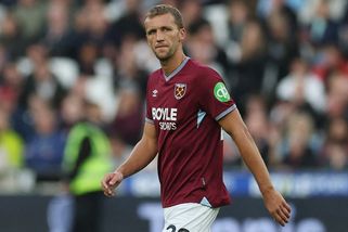 To bylo jako z hororu! Pomátl se? Anglii vyděsil Součkův červený faul - Sport.cz