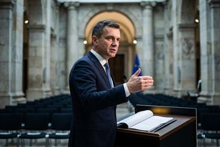 Brusel varuje: Škrty v rozpočtu EU nás mohou nakonec stát víc peněz