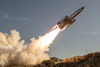 Letěla hluboko do Ruska. Co zastavilo ukrajinskou střelu FP-5 nad Kurskem