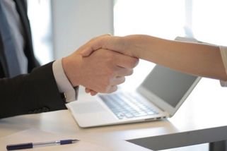 Transparentní odměňování má v Česku zpoždění, firmám hrozí pokuty i doplacení mezd