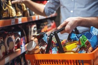 V Polsku vyrostl v obří síť. O víkendu v Česku otevírá první pobočku nový řetězec s potravinami