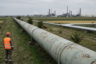 Konec ruské ropy se blíží. Brusel přitvrdil vůči Maďarsku i Slovensku