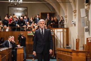 Na summit NATO mají jet Babiš, Macinka a Zůna. Vláda s účastí Pavla nepočítá, Hrad spor nepovažuje za uzavřený