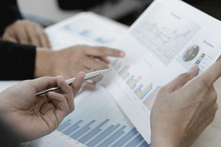 O invalidní důchod je možné požádat i před šedesátkou