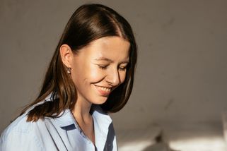 Náboženská manipulace v církvi parazituje na víře a zneužívá Bibli proti ženám, říká finalistka MasterChefa a úspešná autorka Michaela Králiková