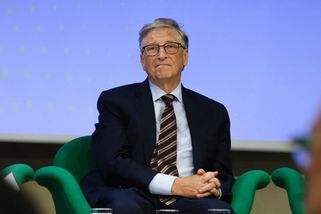 Bill Gates varuje před pandemií bioteroru. „AI může zjednodušit vývoj biologických zbraní a smrtelných nemocí“ - Echo24.cz