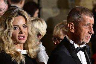 Netleskající Babiš i partnerka Drábové. Podívejte se na překvapivé momenty z vyznamenání