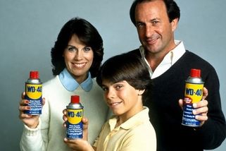 Garážovou legendu WD-40 zná každý, ale význam téhle zkratky nikdo netuší. Historie ikonického prostředku je stará přes 70 let - Autobible.cz - Předjedeme vaše představy!
