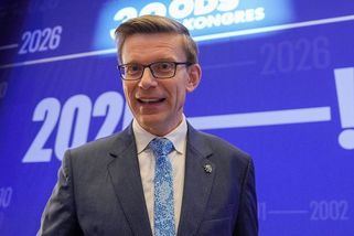 Takhle kope náš vnuk: Exministr Martin Kupka předvedl své fotbalové umění a fanoušci se mohli potrhat smíchy