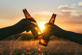 Muži podle horoskopu: Která 3 znamení zvěrokruhu jsou milovníky piva? – Lifee.cz