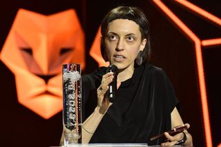 „Proč musím volit mezi mateřstvím a tvorbou?“ Proslov na Lvech byl přerušen - Seznam Zprávy