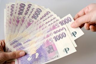 Poznatsvět | Evropská unie zavádí od roku 2027 povinnost prokázat totožnost při hotovostních platbách nad 73 000 korun