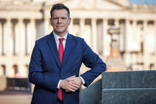 Místo Česka bude bývalý diplomat ve Washingtonu zastupovat zbrojovku PBS - Seznam Zprávy