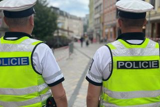 Do Česka jen pro dávky? Policie popsala systém zneužívání podpory pro uprchlíky - Echo24.cz