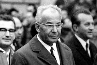 Gustáv Husák na Ukrajině v roce 1941: Komunistu poslali poznat „realitu bolševismu“ - Médium.cz