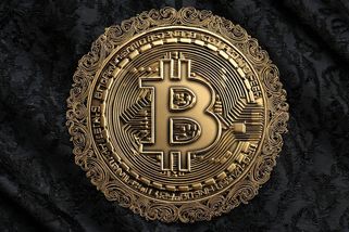 Bitcoin je sevřený mezi dvěma úrovněmi. Trh čeká na výbuch volatility