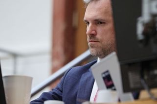prahain.cz/politika/hrib-cesta-okamury-do-ciny-je-chyba-kvuli-zadrzenemu-cechovi-28074.html?utm_source=www.seznam.cz&utm_medium=seznam_distribuce&utm_campaign=lide