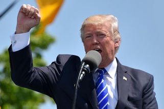 Trumpova dohoda s Íránem: Mír skrze sílu, nebo úniková cesta z války?