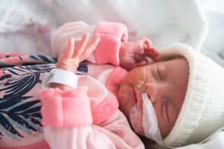 Jedenáct potratů a nečekaný zázrak. Holčička se narodila bez ouška a s váhou 820 gramů