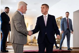 Propast v důvěře Čechů: Pavlovi většina věří, Babišova vláda výrazně ztrácí