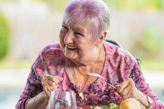 Psychologové zjistili, že osamělost je pro zdraví seniora nebezpečnější než obezita - Médium.cz