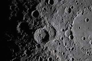 SpaceX mění Měsíc. Raketa do něj vrazí rychlostí devět tisíc kilometrů v hodině
