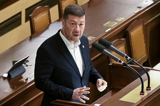 Už žádné peníze Ukrajincům. Okamura hrozí, že zruší podporu i v Česku