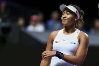 Wimbledon má nový virál. Outfit Naomi Osaky dobývá sociální sítě