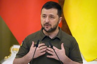 Zelenskyj: Umírá nám až 100 vojáků denně, zákaz odjezdu mužů z Ukrajiny nezruším - Novinky