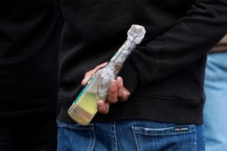 Kvůli ponožkám s Alláhem je malajský řetězec terčem Molotovových koktejlů - Novinky