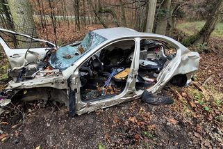 Autovrak z Oderských vrchů po dlouhém přešlapování zmizel. Odvoz „šrotu“ naúčtují majitelce - Novinky