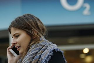 Rozdělovali si zákazníky a koordinovali aktivity. O2 a Sherlog čelí stamilionové pokutě - Novinky