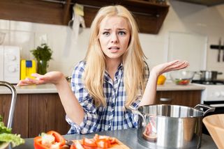 Julie (36): Až po svatbě jsem zjistila o manželovi nepříjemnou věc. Vyžaduje denně teplou večeři, ale já to odmítám – Lifee.cz