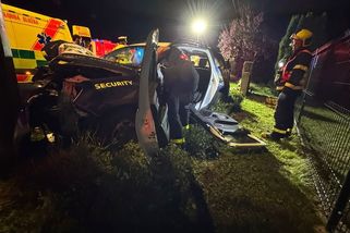 Na Frýdecko-Místecku narazilo auto do betonového sloupu. Řidič nepřežil - Novinky