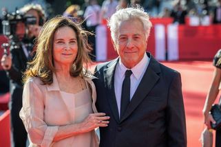 Foto: Hoffman dojal projevem, Maggie Gyllenhaal vzpomínkou. Začaly Vary - Seznam Zprávy