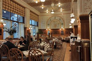 V Café Imperial Zdeňka Pohlreicha je radost hřešit - Médium.cz