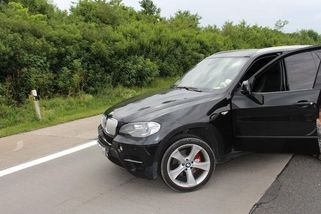 BMW udělalo v Praze myšku řidiči audi, po hádce se střílelo - Novinky