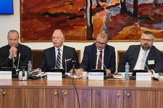 BIS zachytila placenou propagandu z Ruska, zapojily se i známé osobnosti - Novinky