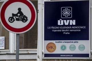 „Prsty ukazuje šest.“ Primář podle policie zařizoval posudky na objednávku - Seznam Zprávy