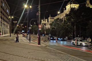 Přijíždějící tramvaje rozblikají v centru Prahy chodníky. Varování cílí i na mobilní zombie - Novinky