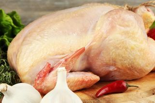 Jeden detail prozradí zkažené kuřecí maso okamžitě. Přesto ho lidé často přehlížejí