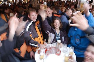 Trpělivost s bujarými „après-ski“ večírky došla. Rakouská obec zavedla drakonické pokuty - Novinky