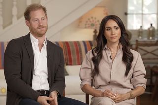 Krize u Harryho s Meghan prý nabírá na obrátkách: Zbavují se už i služebnictva!
