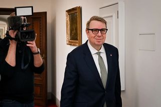 Důchodci si o víc než 300 Kč nepolepší: Juchelka couvá ze svých slibů, původně chtěl dát dvojnásobek