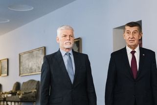 Pavel kvůli summitu NATO zatím žalobu nepodá. Babiš uvedl, kdy se o delegaci finálně rozhodne